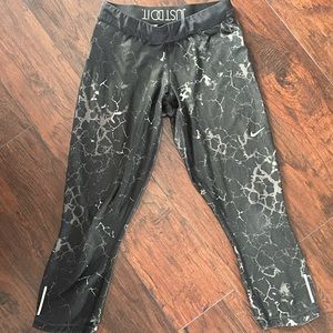 Women’s Nike capri running pants